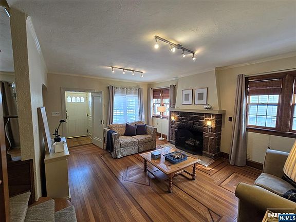 5th image of 224 Cleveland Ave