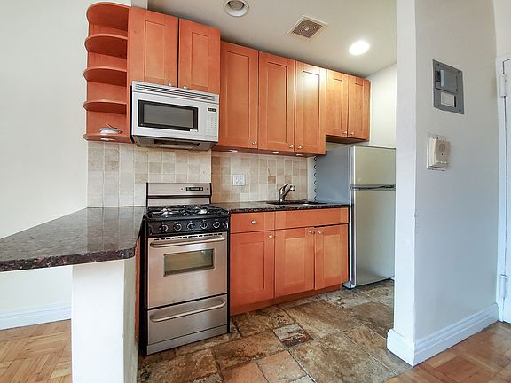 3rd image of 350 E 58th St APT 3B
