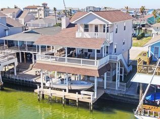 206 Bora Bora Dr, Tiki Island, TX 77554