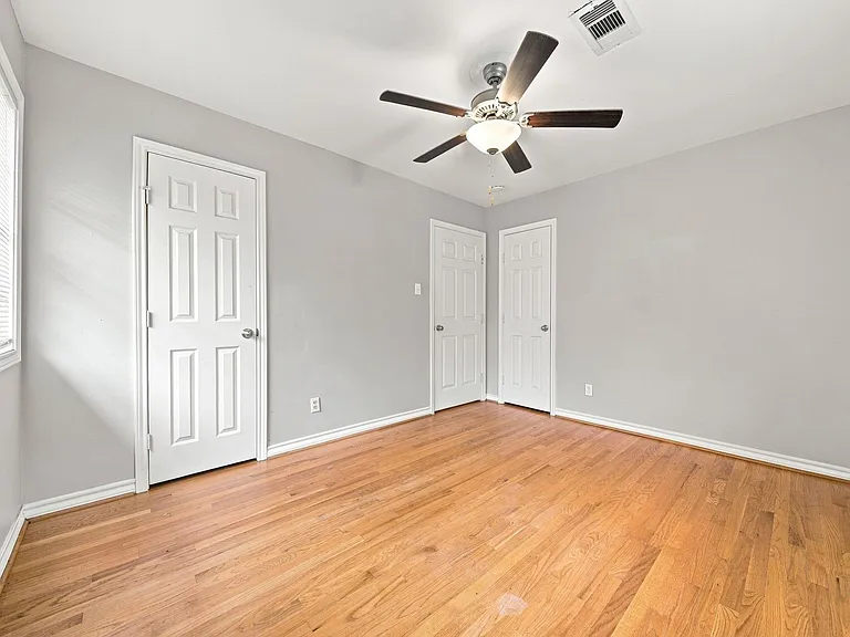 914 Martha St — Photo 17