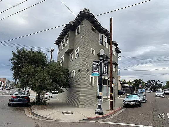 Studio, 300 sqft, $1,575 — Photo 2
