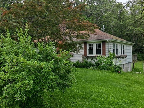 3rd image of 412 Angola Rd