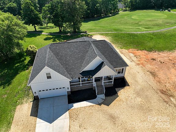 3rd image of 133 Harbourtown Dr