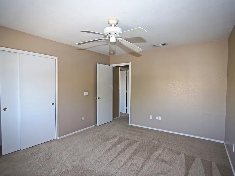 842 N Naples Dr — Photo 35