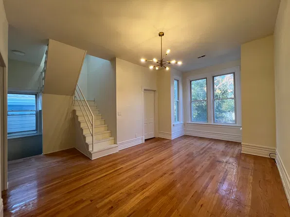 1749 W Barry Ave APT 2, Chicago, IL 60657