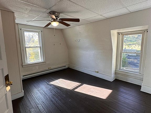3rd image of 928 Willey St
