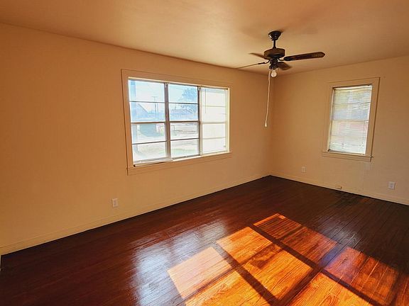 3rd image of 838 Acton St
