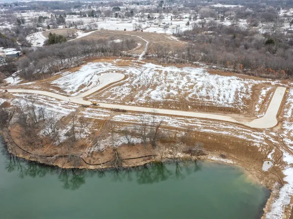 1200 Arbor Woods Dr, Pleasant Hill, IA 50327