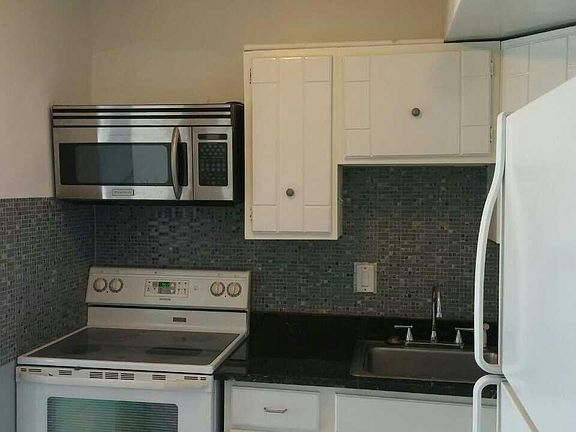 3rd image of 3511 Kenbrooke Ct
