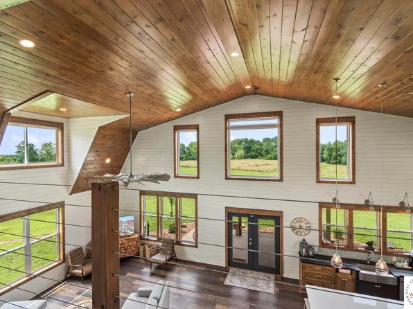 390 NE 101st Rd, Clinton, MO 64735