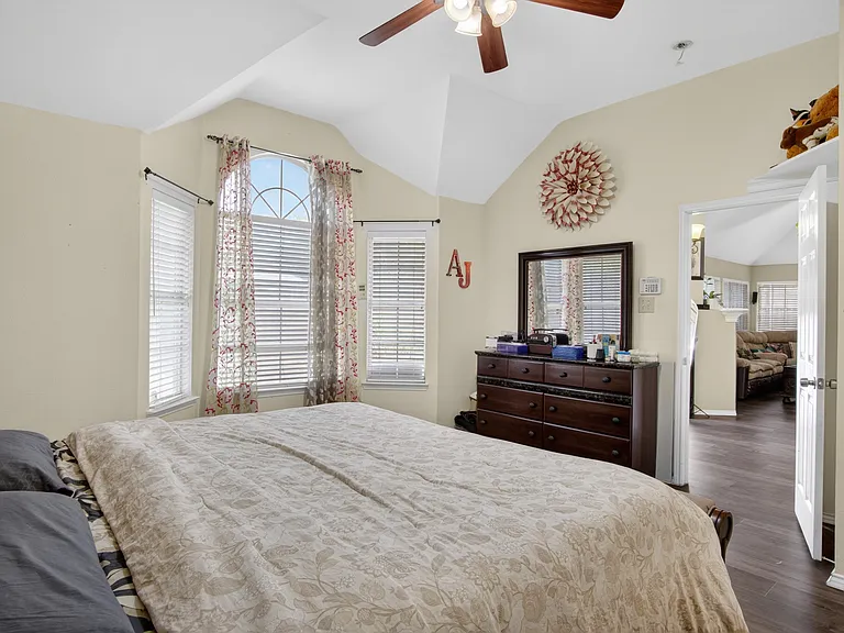 10115 Andre Dr — Photo 3