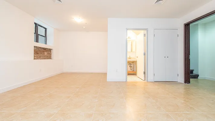 Rented by Nooklyn NYC LLC | media 11