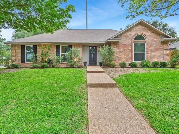 100 Cross Country Dr, Hewitt, TX 76643
