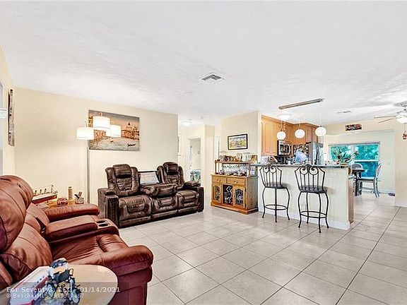 3rd image of 4665 SW 28th Ave