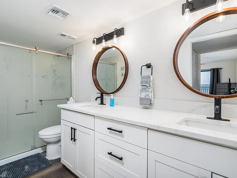 Primary bedroom bathroom 1