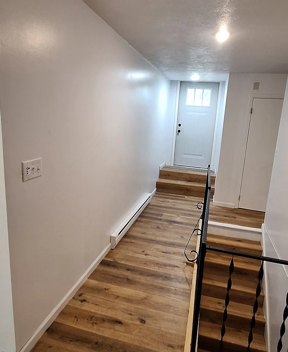 3 bed, $1,300 — Photo 2