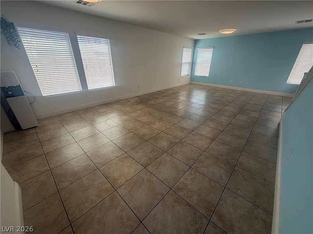 3 bed, 2.5 bath, 1792 sqft, $1,895 — Photo 2
