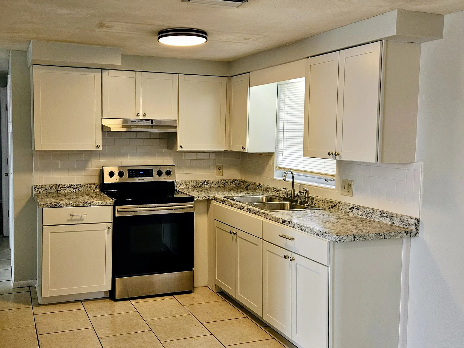 2 bed, 900 sqft, $1,600 — Photo 3