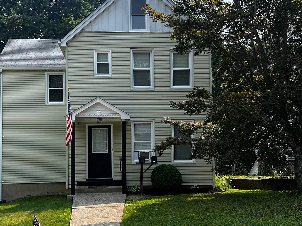 22 Brook St #1