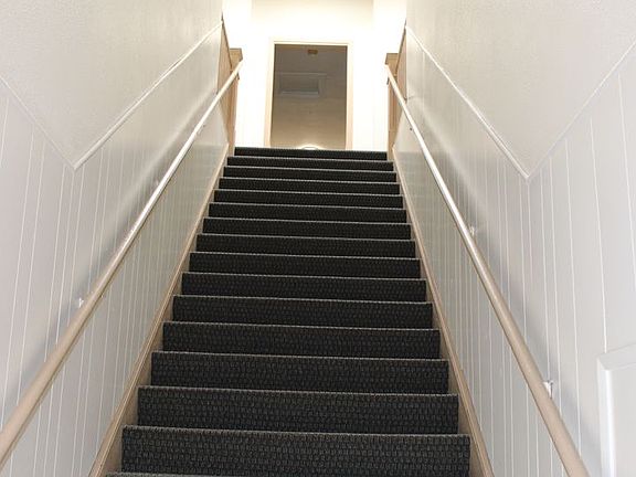 2nd image of 293 1/2 3rd Ave APT 3