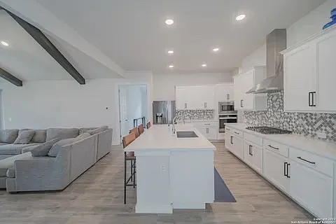 106 Valencia — Photo 30