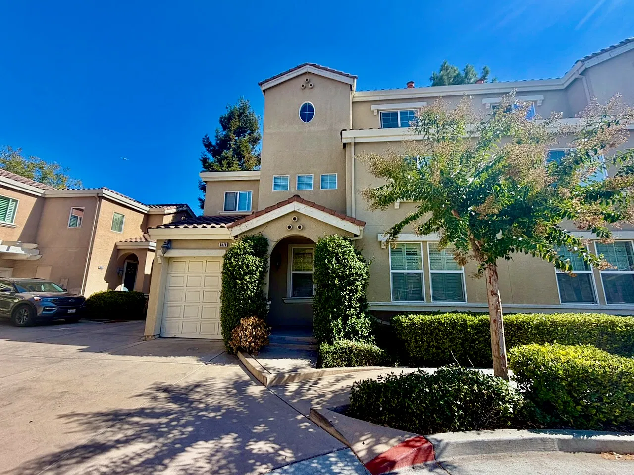 3 bed, 2.5 bath, 1873 sqft, $4,255 — Photo 1