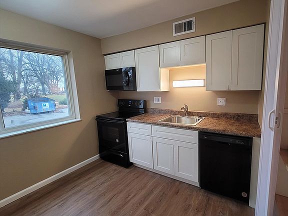 4th image of 727 Thompson Dr #1