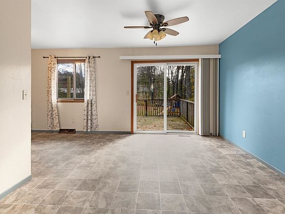 2nd image of 1438 Oak Park Dr
