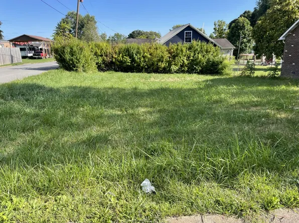 103 Hayes St, Oak Hill, WV 25901