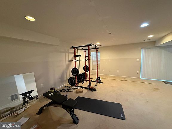 3rd image of 113 Executive Cir