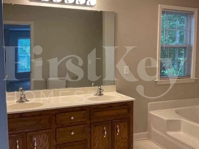 110 Longbridge Dr — Photo 16