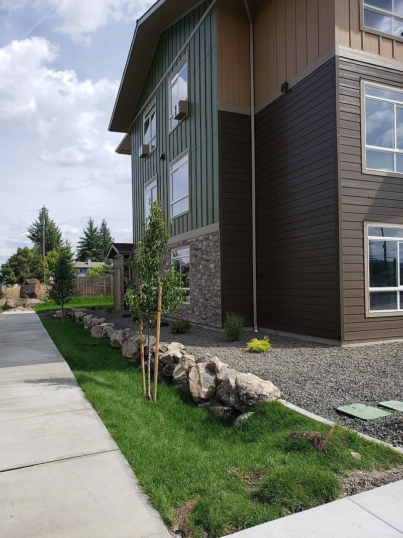 Olive Court Apartments — Photo 2