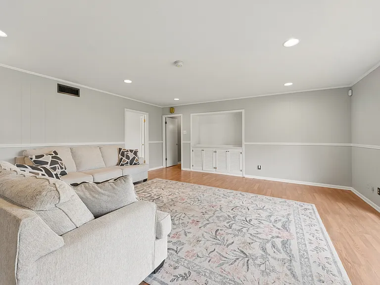 308 Brentwood Blvd — Photo 17