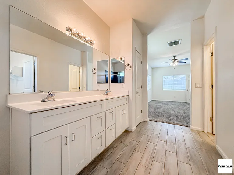 1741 W Pollack St — Photo 28
