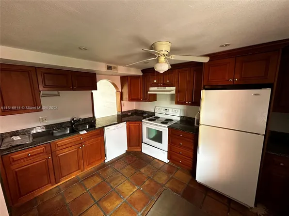 670 Tennis Club Dr APT 302, Fort Lauderdale, FL 33311