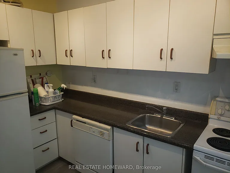 687 Dupont St #2 — Photo 9