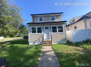 15 Wedgewood Ave, Woodbridge, NJ 07095