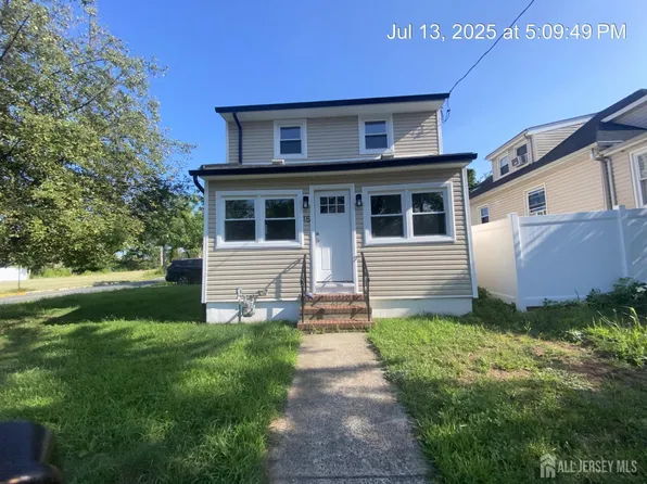15 Wedgewood Ave, Woodbridge, NJ 07095