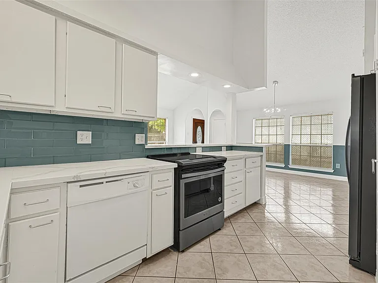 9208 Carousel Ln — Photo 18