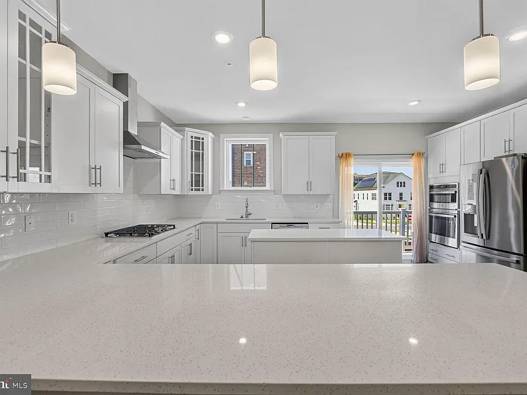 404 Sagan Pl — Photo 6