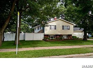 2704 Abbe Hill Dr, Eau Claire, WI 54703