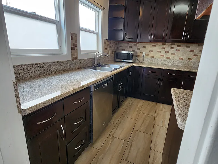 1544 S Van Ness Ave — Photo 11