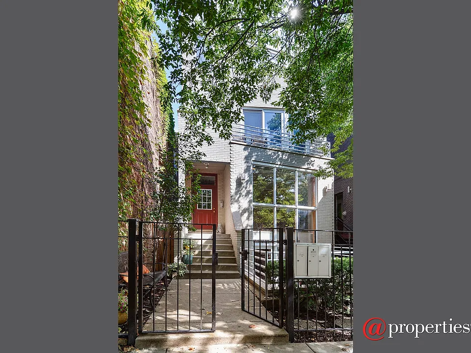 1351 N Leavitt