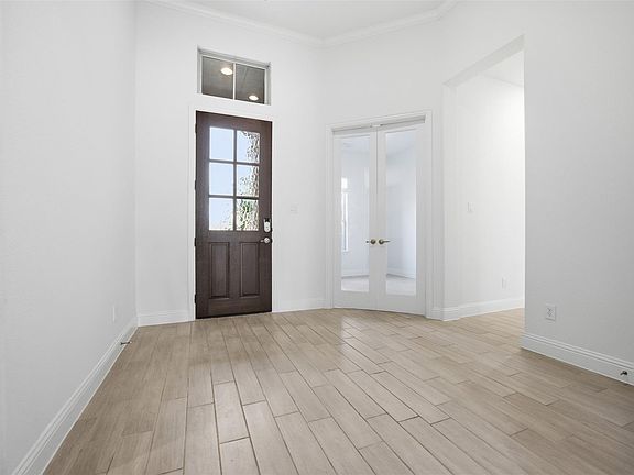 2nd image of 206 Sequoia Dr
