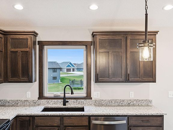 4th image of 491 Coyote Way