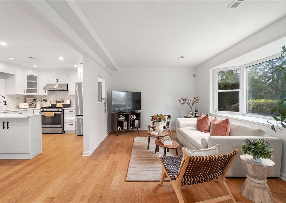 1st image of 110 Coolidge Hill Rd APT 2