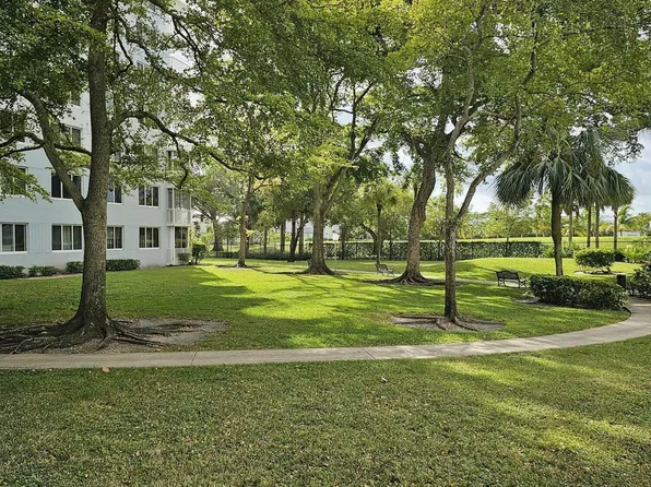 4200 Hillcrest Drive #105, Hollywood, FL 33021
