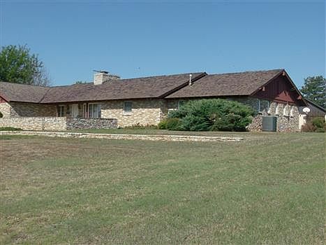 4th image of 627 Terrace Dr