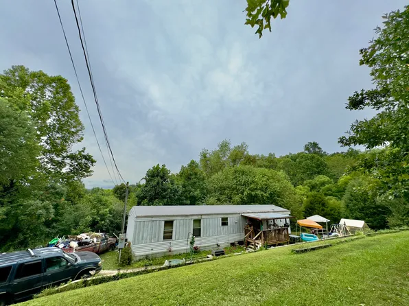 317 Rolling Hill Rd, Louisa, KY 41230
