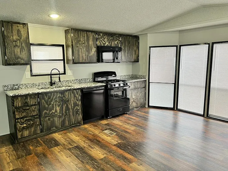 1219 W Choctaw St #25 — Photo 3